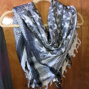 Plad / Star Pattern Black & White Scarf